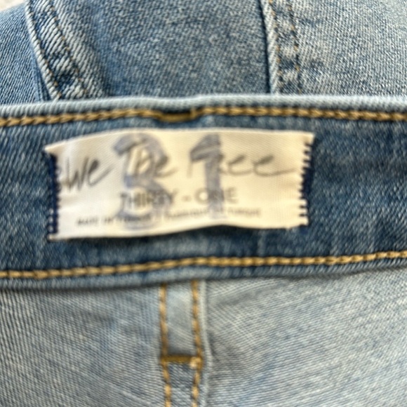 NWT Women’s We The Free distressed jeans-31 - Picture 3 of 3